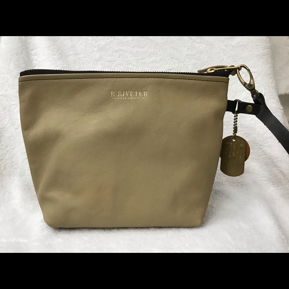 R Riveter Naomi wristlet in Sand